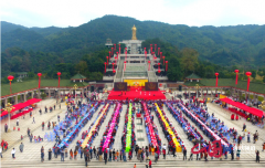 福建漳州三平寺“祖师公生” 引千名信众供花传灯祈福