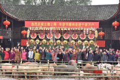 湖南湘西：古丈县养猪户举办“阅猪仪式” 庆祝腊肉上网