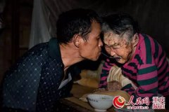 重庆村民陈星银：没有双臂 却做了很多儿女做不到的事情！