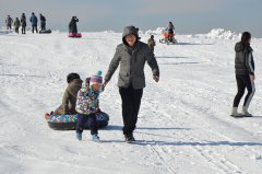内蒙古：钢城开启冰雪旅游