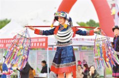 广西南宁：瑶山土货走俏市场