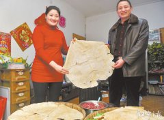 四川成都“煎饼叔”感慨走红 超重煎饼：那是不可辜负的母爱