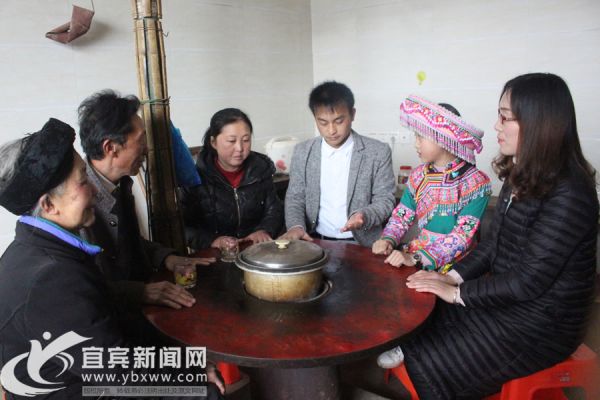 一家人也总是能聚到一起商量。(宜宾新闻网 曾江 摄)