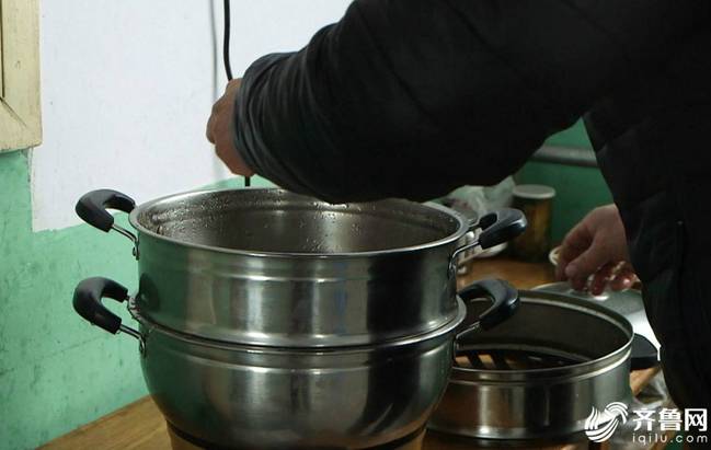 2个老师7个娃 既当校长又当老师坚守32年(图)