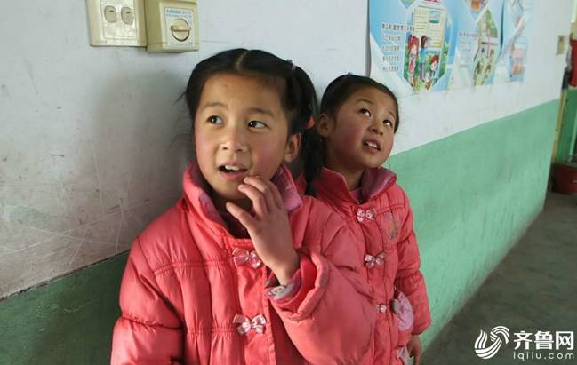 2个老师7个娃 既当校长又当老师坚守32年(图)