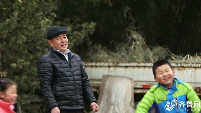 2个老师7个娃 既当校长又当老师坚守32年(图)