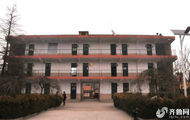 2个老师7个娃 既当校长又当老师坚守32年(图)