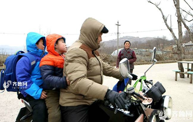 2个老师7个娃 既当校长又当老师坚守32年(图)