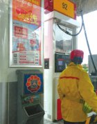 泸州一加油站贴二维码:扫一扫 优惠更多 市民:几个意思？