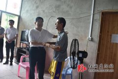 <b>湖南:长沙 一天半跑了6个乡镇 瞿海对扶贫工作要求很高</b>