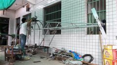 <b>四川：广安大二学生暑假造飞机：网购组件再配汽车发动机</b>