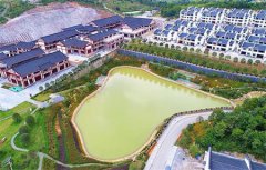 湖南： 武冈市昔日贫困村“变脸”美丽乡村 仿古建筑气势恢宏