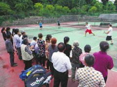 <b>四川：南江县 乡村网球队 打出精气神</b>