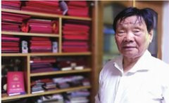 <b>湖南：这名男子60年为农民写戏300多部 退休仍创作</b>