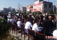 <b>湖南：平江县便民服务进乡镇 义诊活动暖人心</b>