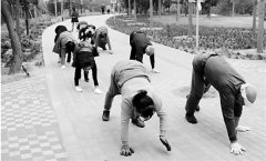 <b>爬着爬着，就能把病爬好了？</b>