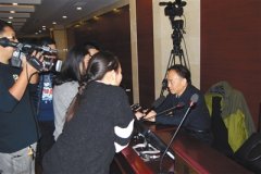 <b>男子聚会饮酒死亡 同桌19人成被告</b>