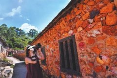 <b>福建：泉州樟脚村七彩古村的“旅游经”</b>