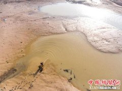 <b>保护湖泊水资源 中国实施“湖长制”</b>
