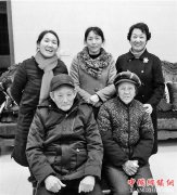 <b>父亲负气出走流浪22年 父女一朝相见泪千行</b>