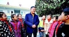 <b>安徽：53岁农民三次下水救人 感动身边每一个人</b>