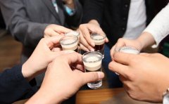 <b>年底聚餐多如何健康吃喝</b>