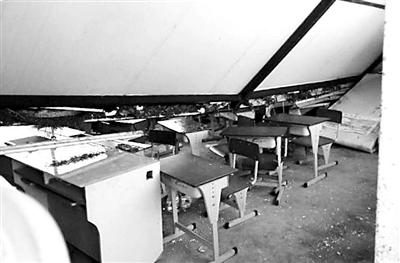 安徽合肥一乡村小学教室被暴雪压垮 师生盼重建