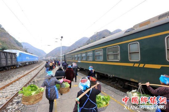 #（社会）（1）贵州：山区“慢火车” 独特风景线