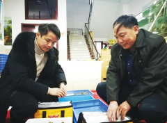 <b>安徽当涂县：90后小伙放弃高薪卖螃蟹致富 最多一天发了800多单</b>