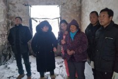 <b>安徽怀远：大火无情雪更寒 农户祸不单行 支部情浓民献爱 灾民生活稳定</b>