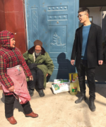 <b>山东郯城：小伙子为啥给村里的老人“送礼”</b>