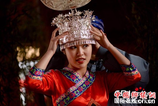 （已过审/焦点图）贵州道真:世界最大傩文化古城上演3000人盛装歌舞