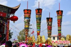 <b>昆明宜良“大香会”现9米高“大香”</b>