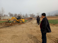 <b>杏林镇：扶贫产业金银花种植基地春耕开始啦！</b>