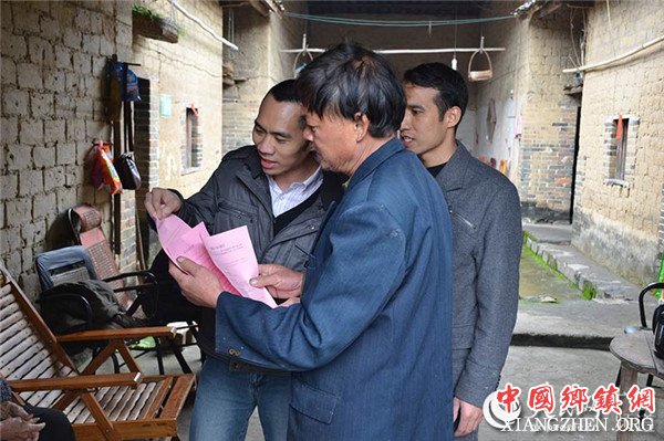 图片默认标题_fororder_向群众进行政策宣传_副本