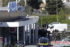 <b>法国南部恐怖袭击造成３死１６伤</b>