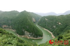 <b>巫山：小三峡云顶景区惊现中华鲟绝景</b>