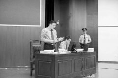 <b>一个乡镇小站长的腐败样本：沉浸在美酒美色中不能自拔</b>