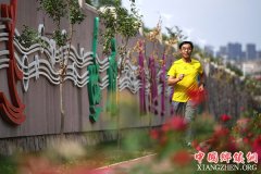 <b>山东：“百马”老人的跑步人生</b>