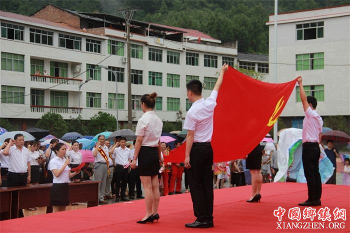 重温入党誓词.JPG 重温入党誓词.JPG