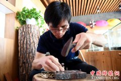 <b>苗山银匠马贵兵：把银饰制作工艺发扬光大</b>