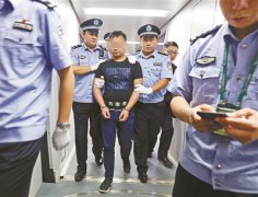 <b>全国最大手机走私案逃犯落网</b>