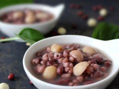 <b>一粥加一水 祛湿补血最养人</b>