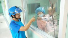 <b>女儿患“儿童癌症之王” 32岁母亲送外卖月跑700多单</b>