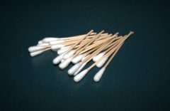 <b>用棉签清理伤口真的安全吗？你应该这样做</b>