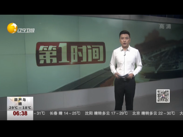 <b>暴雨突袭：游客随浪漂远  众人合力救援</b>