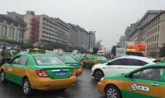 <b>的哥撞大运：女子打车11元却付5568元</b>