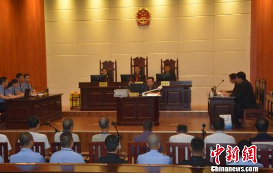 村霸作恶乡里村官充当“保护伞”汕头一涉恶案件开庭