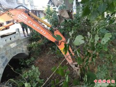 <b>安徽：古城镇治理排污口 还碧水清波</b>