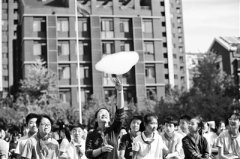 <b>开学典礼玩转科技与梦想</b>